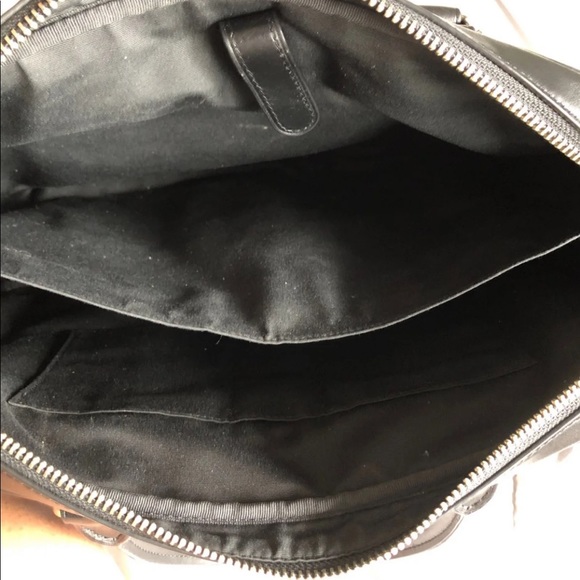 Lightly used, medium sized coach messenger bag - Picture 1 of 2